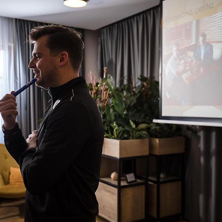 Hotel Restovna Jiloviste Екстер'єр фото