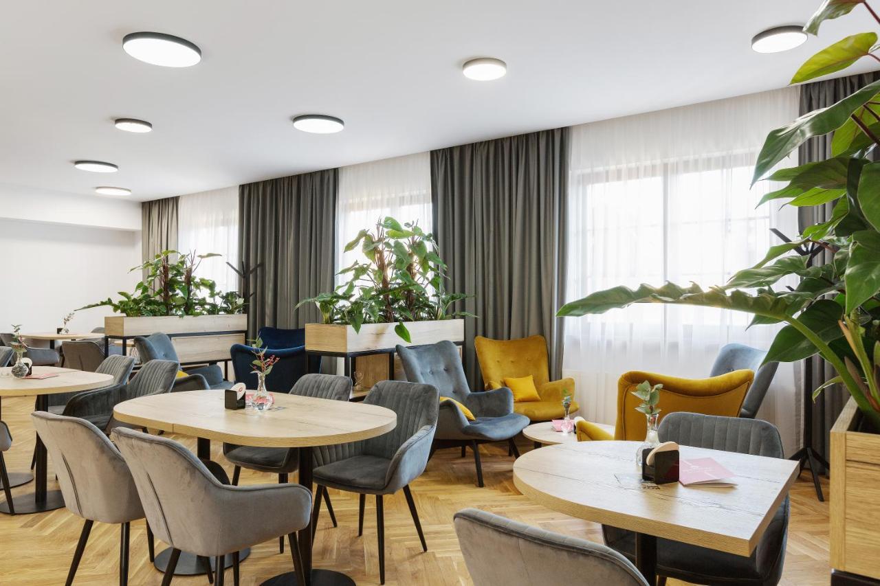 Hotel Restovna Jiloviste Екстер'єр фото