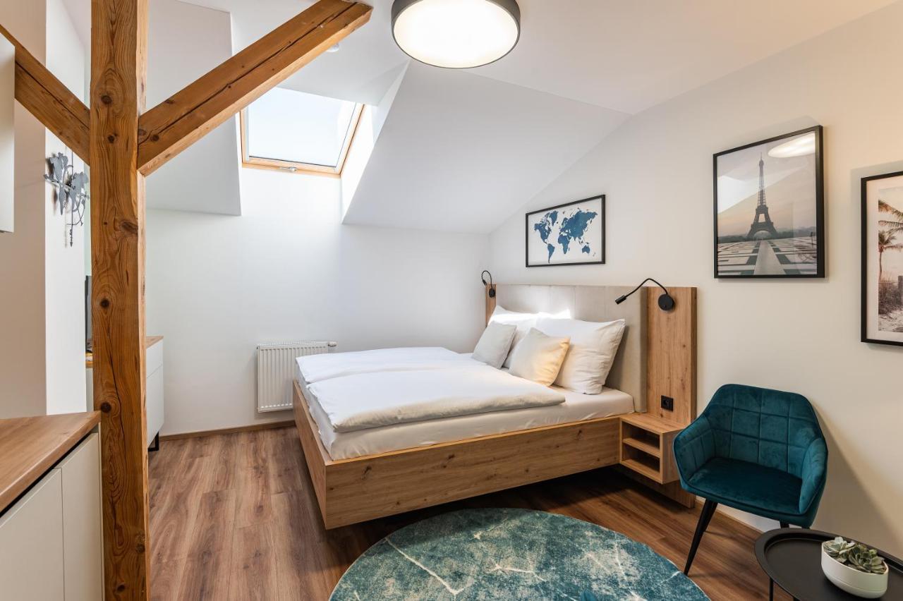 Hotel Restovna Jiloviste Екстер'єр фото