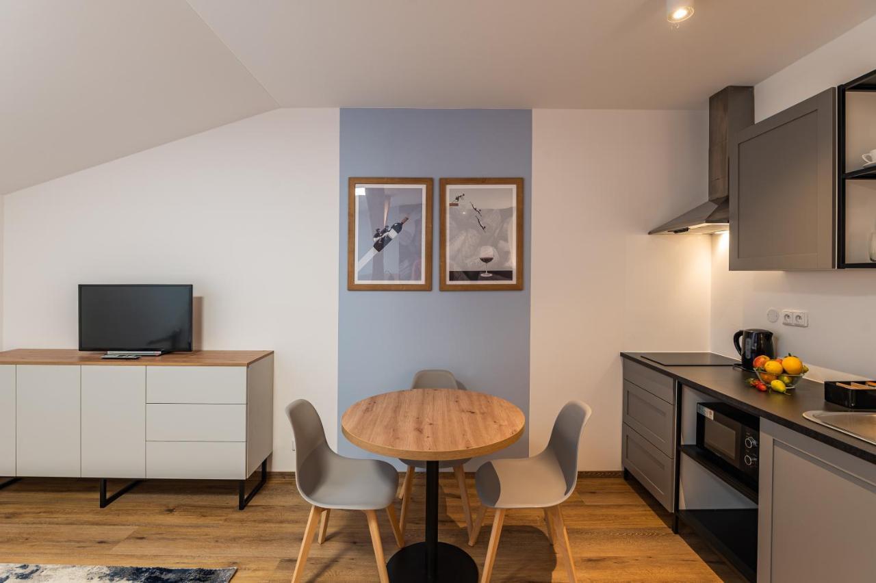 Hotel Restovna Jiloviste Екстер'єр фото