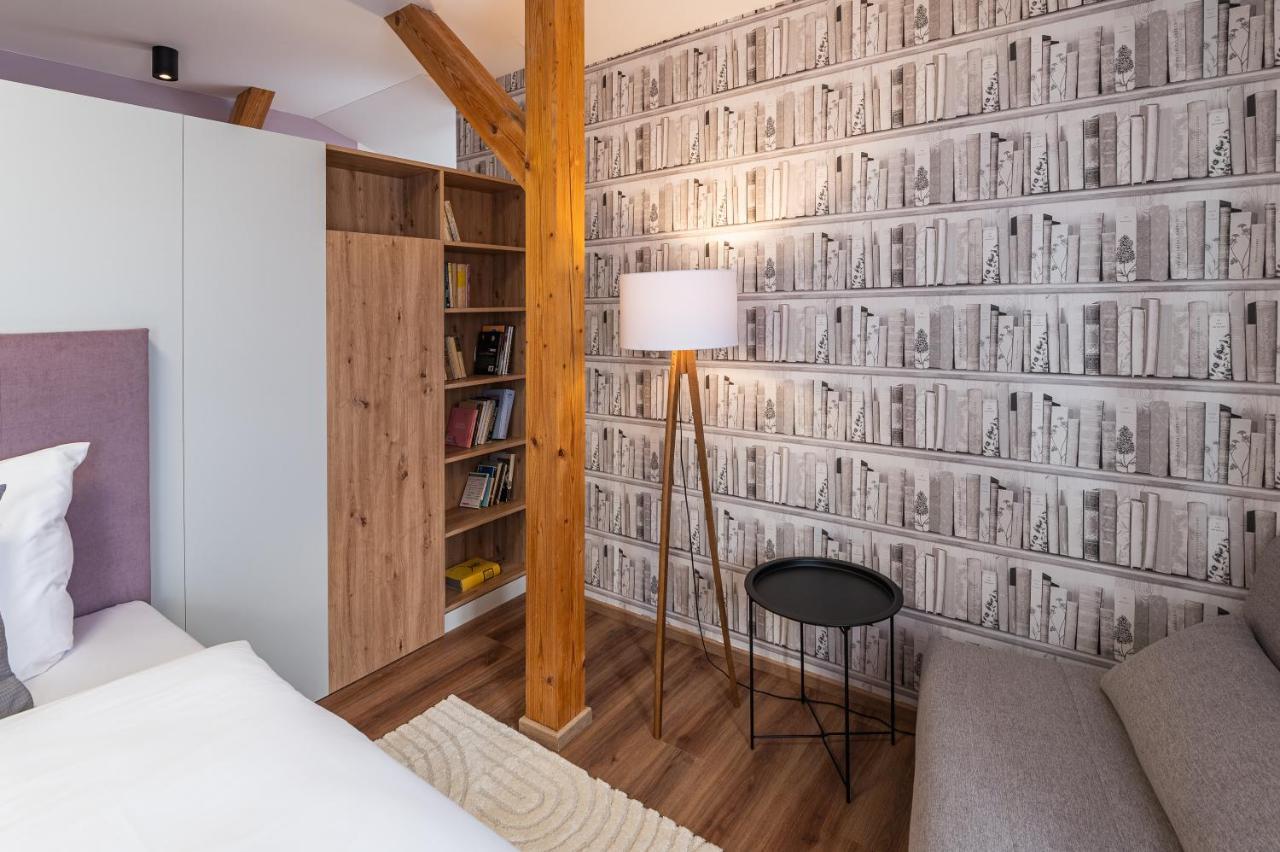 Hotel Restovna Jiloviste Екстер'єр фото