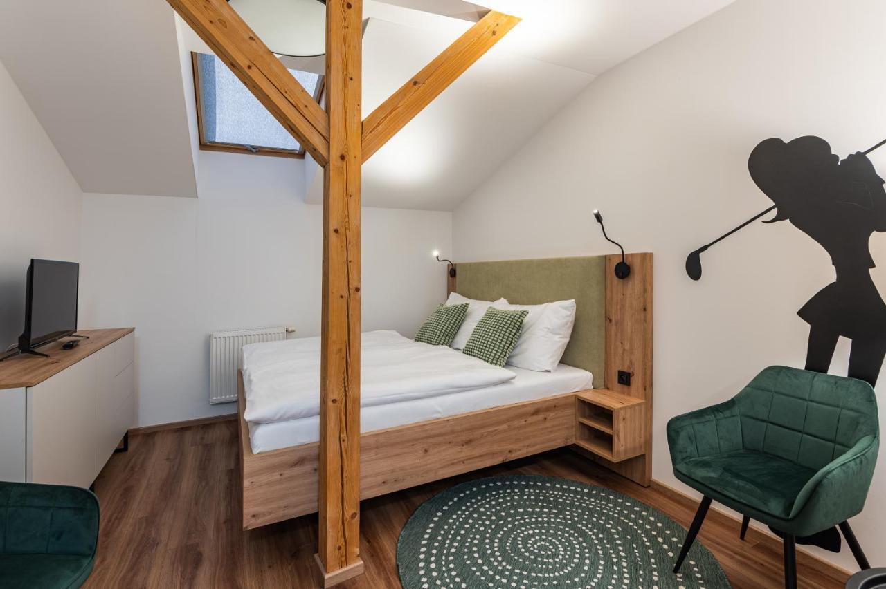 Hotel Restovna Jiloviste Екстер'єр фото