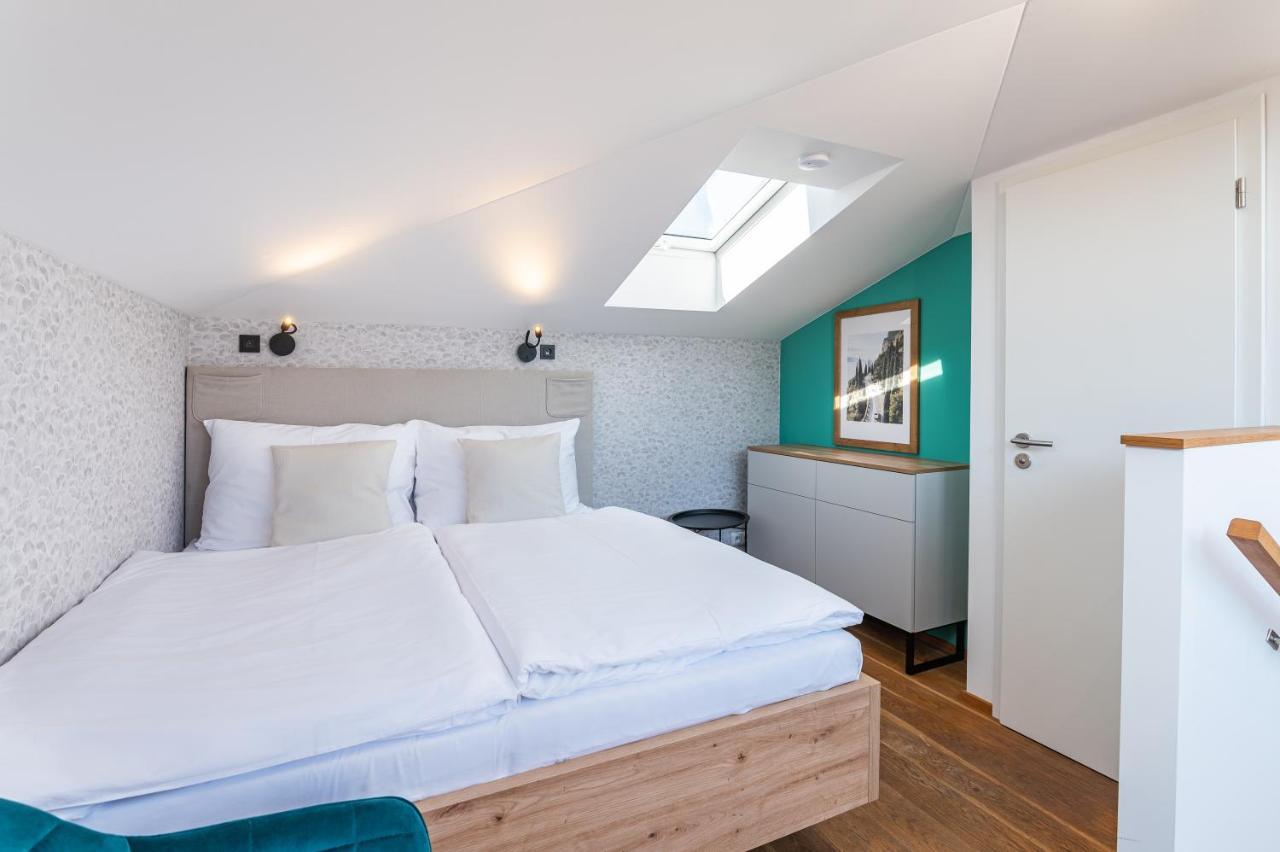 Hotel Restovna Jiloviste Екстер'єр фото