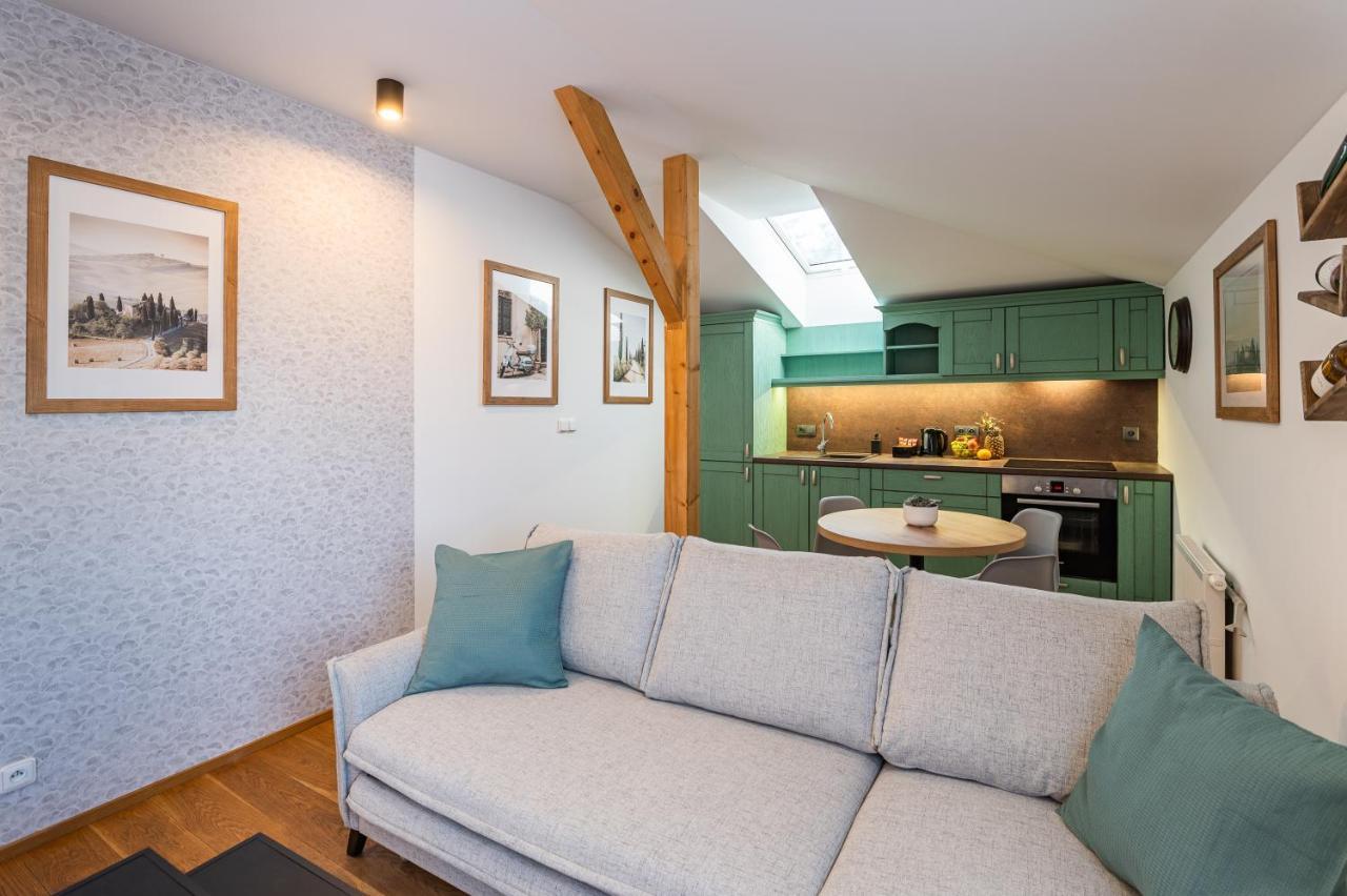 Hotel Restovna Jiloviste Екстер'єр фото