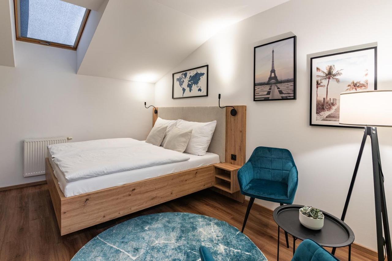 Hotel Restovna Jiloviste Екстер'єр фото