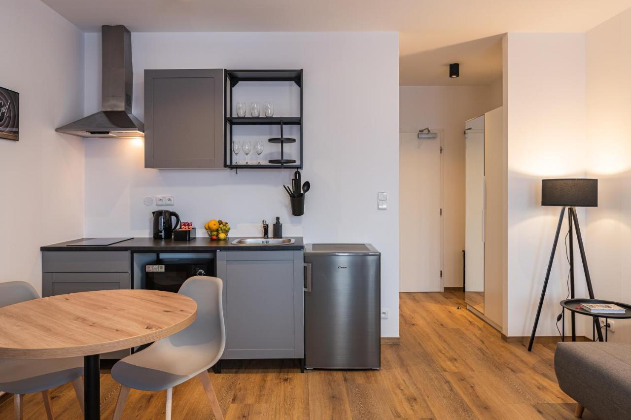 Hotel Restovna Jiloviste Екстер'єр фото