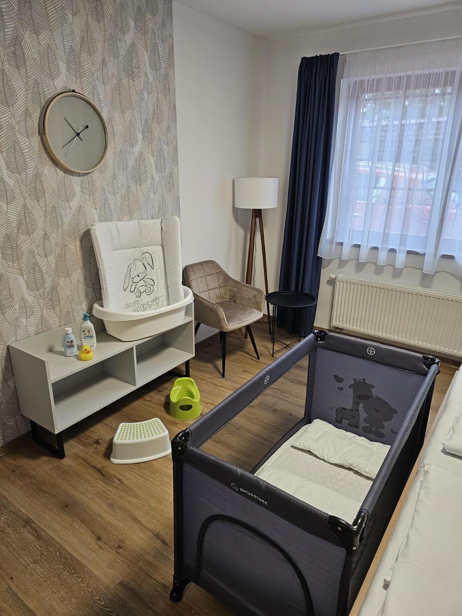 Hotel Restovna Jiloviste Екстер'єр фото