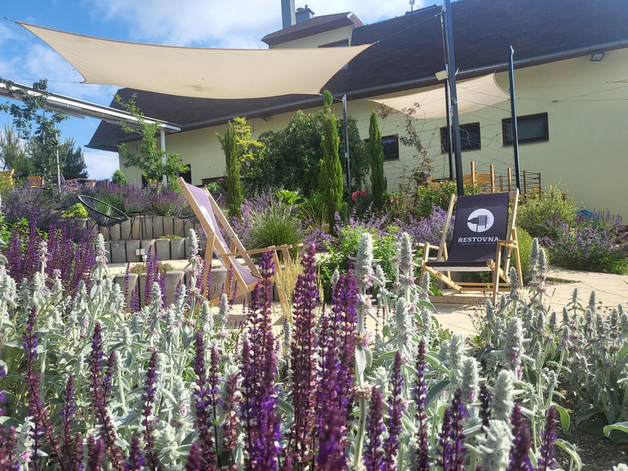Hotel Restovna Jiloviste Екстер'єр фото